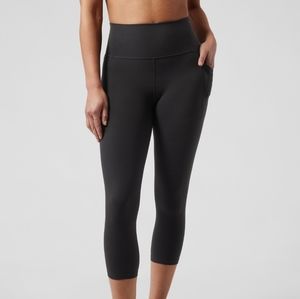 Athleta Salutation stash pocket Capri
